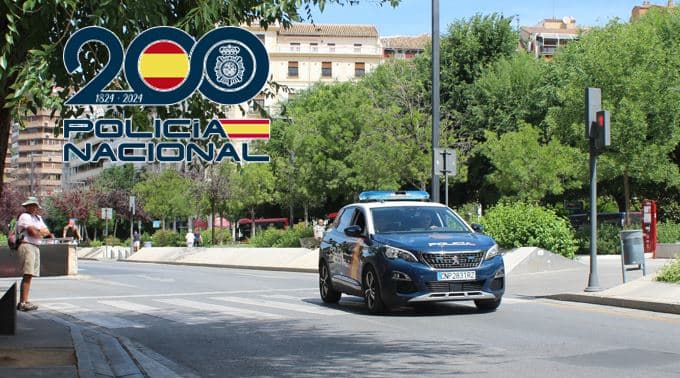 Un agente de Policía Nacional fuera de servicio detiene en Granada a un individuo que había robado en un supermercado