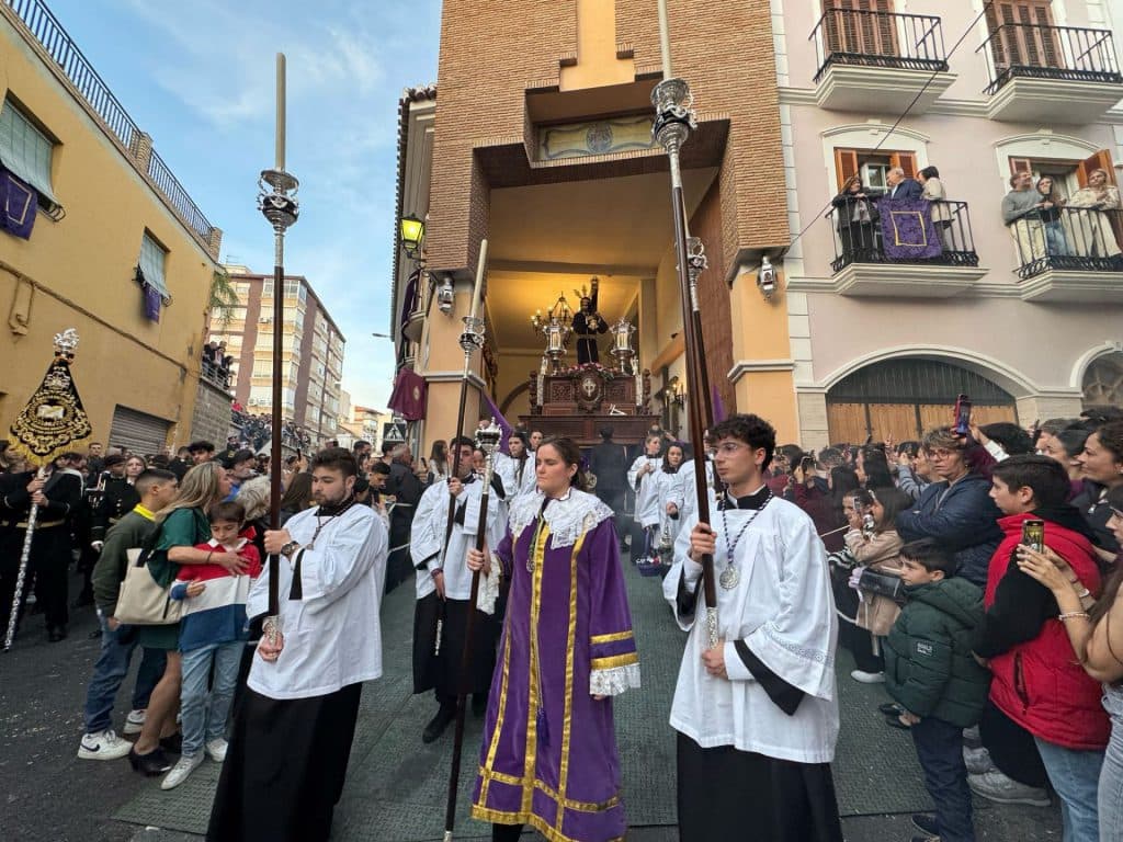 ECOS DE NUESTRA SEMANA SANTA: «SI ALGUNO QUIERE VENIR DETRÁS DE MÍ, QUE TOME SU CRUZ Y ME SIGA (Mt. 16. 21-27)»