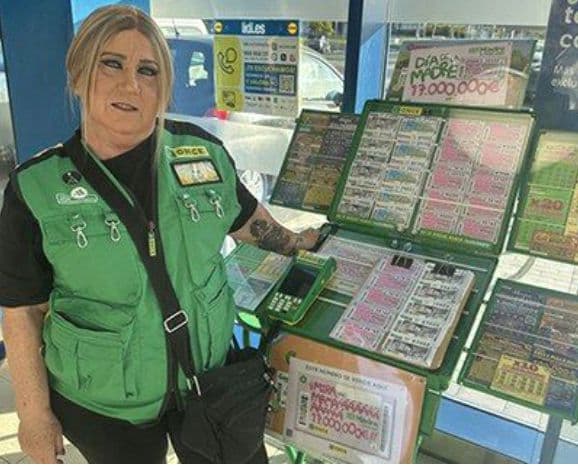 La vendedora de la ONCE, Ana M. Retamero, reparte 350.000 euros entre sus compradores de Motril