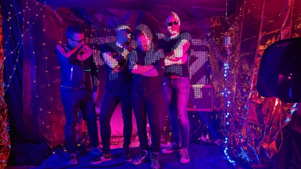 Siameses presenta su primer LP ‘Lo Nuestro’: un debut vibrante y personal