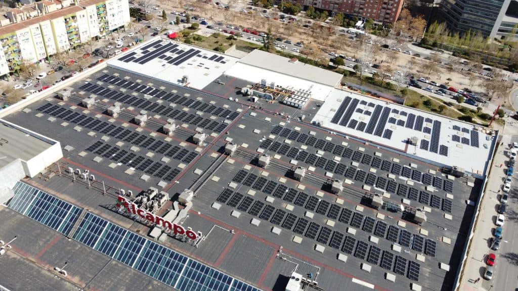 Alcampo Granada avanza en su estrategia de sostenibilidad energética de la mano de Helexia