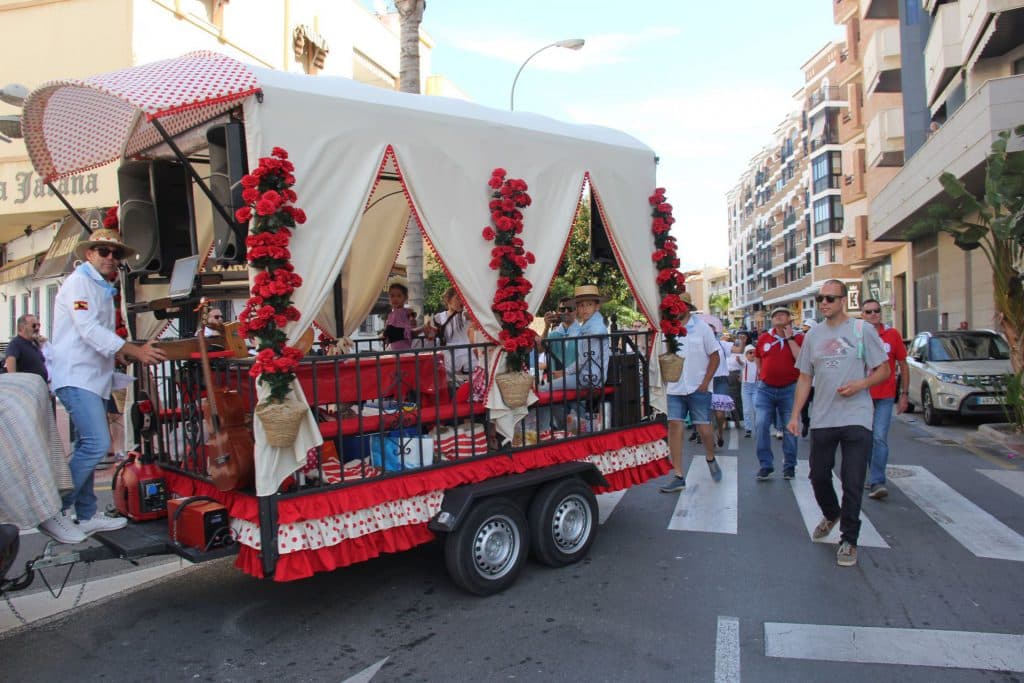 Los romeros sexitanos preparan decenas de carrozas para acompañar a San Isidro Labrador