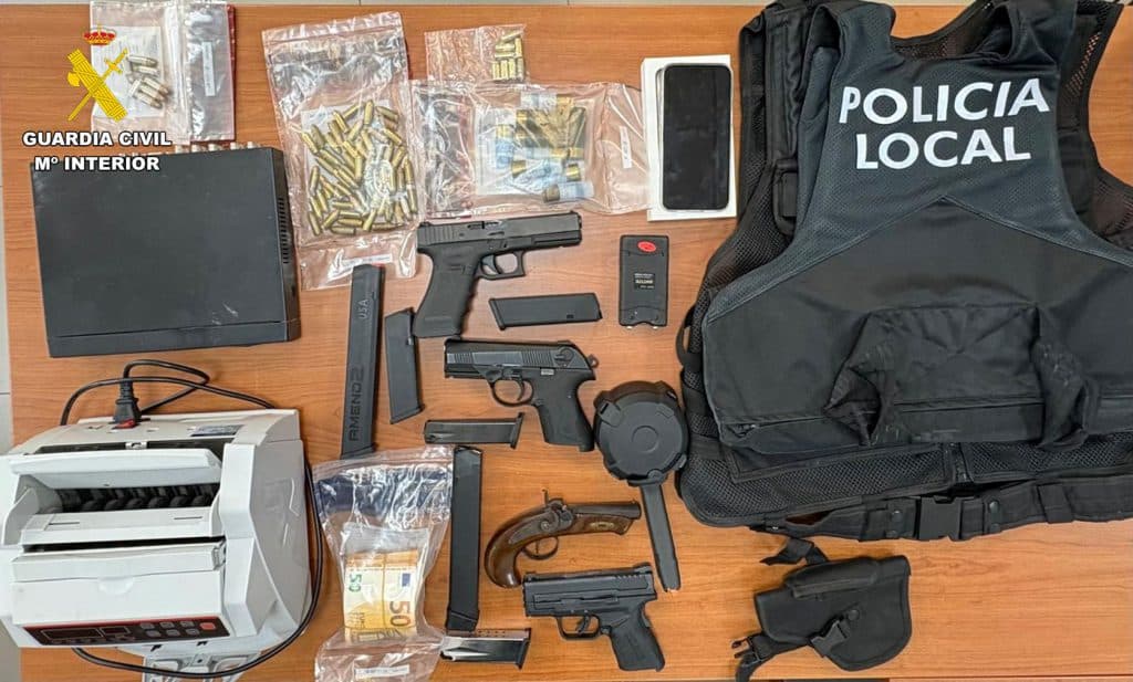La Guardia Civil detiene a un individuo por un delito de tenencia de armas y tráfico de drogas en Ogíjares