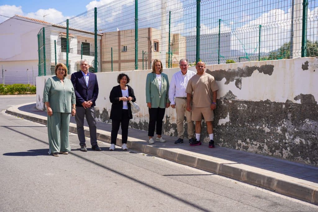 El Ayuntamiento articula un paquete de mejoras para Puntalón gracias a los remanentes municipales