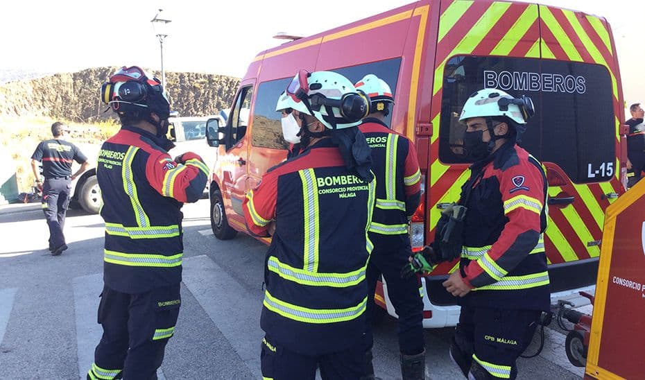 Un fallecido tras caer un coche por un desnivel de cien metros en Cártama (Málaga)