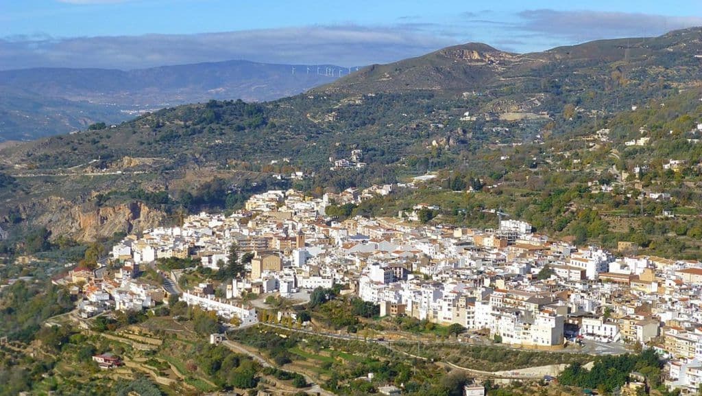 El Grupo Municipal Socialista de Lanjarón alerta sobre la contratación de un nuevo préstamo de más de 650.000 euros y critica «la caótica gestión del Equipo de Gobierno»