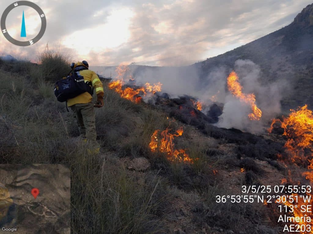 Activada la fase de preemergencia del Plan Infoca por el incendio forestal declarado en Huércal de Almería