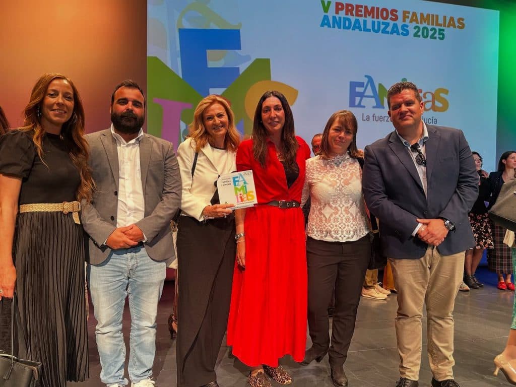Los Premios Familias Andaluzas reconocen la labor del colegio Virgen del Mar de Calahonda