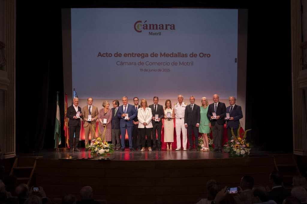 La Cámara de Comercio de Motril entrega sus Medallas de Oro a 8 personalidades referentes en un emotivo acto