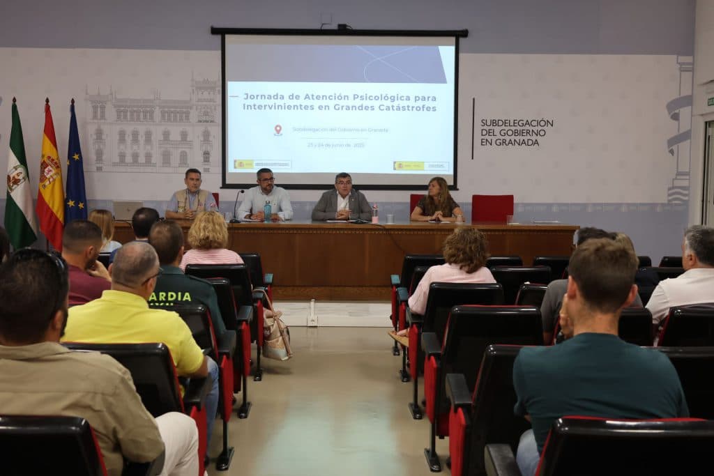 La Subdelegación del Gobierno en Granada forma a profesionales para la atención psicológica frente a catástrofes