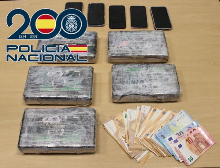 Detenidos dos varones en Granada sorprendidos con cerca de 6 kilos de cocaína