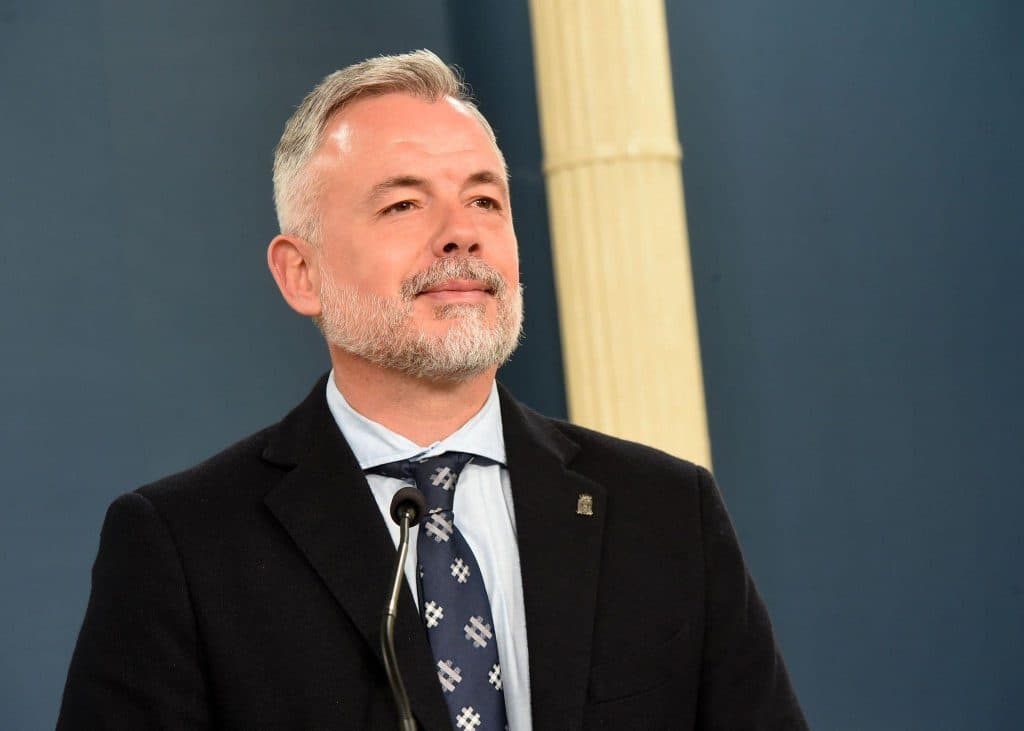 Nicolás Navarro: «Es mentira que diputados del PP cobren un plus de locomoción, además de recibir coche y combustible gratis»