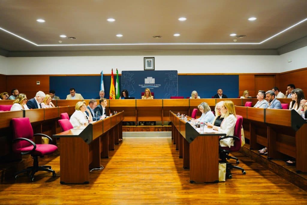 El Pleno municipal motrileño retoma su actividad ordinaria con el recuerdo a Antonio Escámez