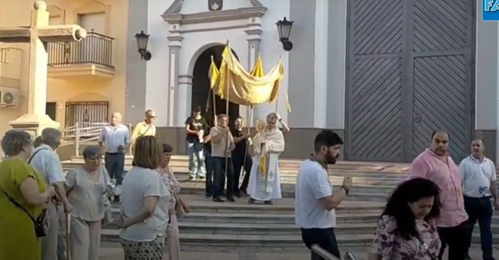 LA PROCESIÓN DE LA ESPIGA HONRA A JESUS SACRAMENTADO POR LAS CALLES DE MOTRIL