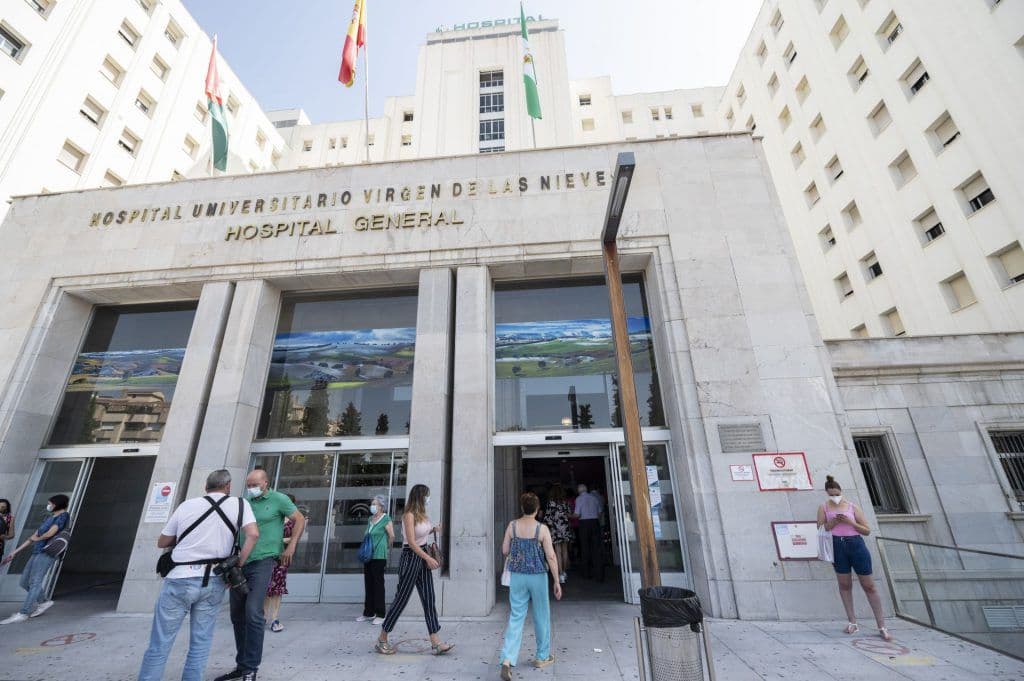 La mayoría de las organizaciones sindicales del Hospital Virgen de las Nieves denuncian el «colapso del centro y exigen responsabilidades a la dirección gerencia»