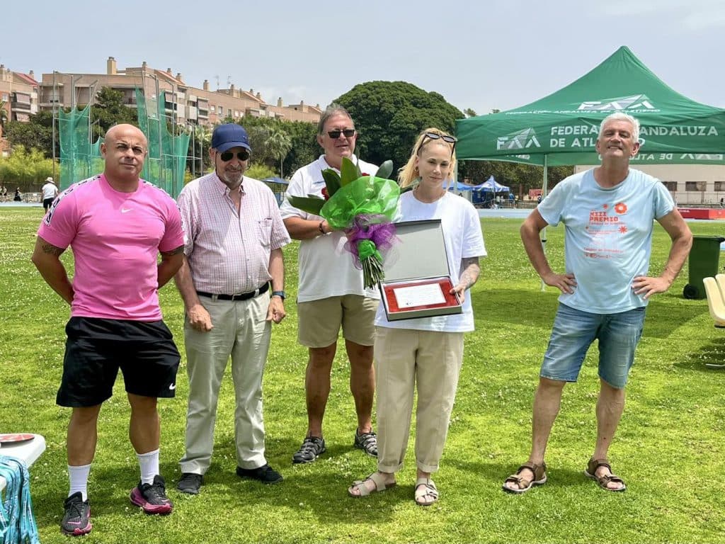 El Club de Atletismo Ciudad de Motril homenajea a Antonio Escámez