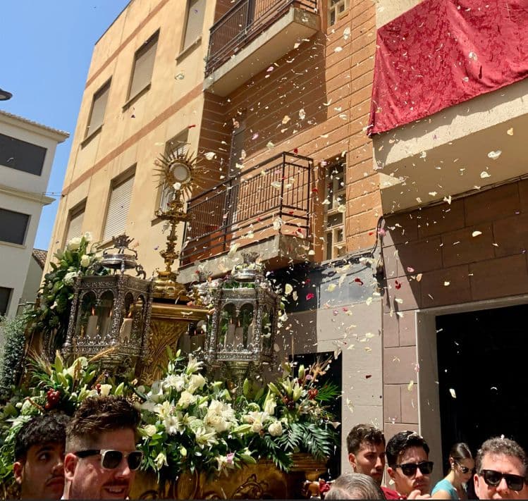 Motrill celebra con esplendor la Solemnidad del Corpus Christi