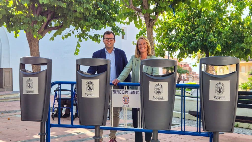 El Ayuntamiento comienza la instalación de más de 1.000 unidades de un nuevo modelo de papelera