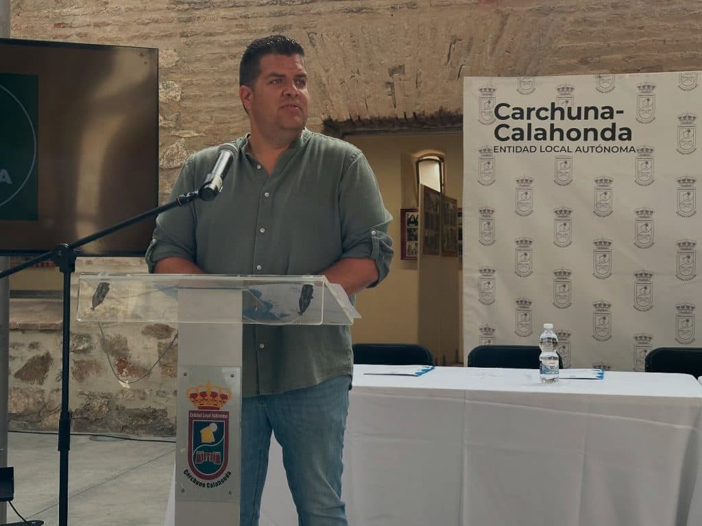 Juan Alberto Ferrer: «En Carchuna y Calahonda por primera vez licitamos el servicio de luces conforme a la Ley, garantizando así más transparencia y mejores precios»
