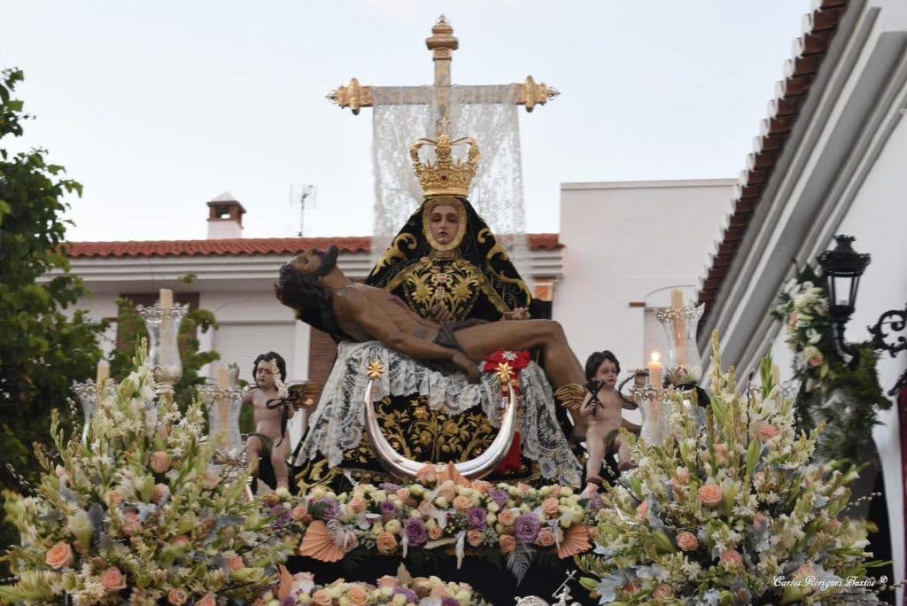 La Hermandad de las Angustias de Motril celebra este domingo una misa de despedida a la Virgen con motivo de su próxima restauración