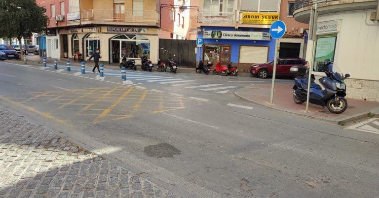 El Ayuntamiento de Motril intensifica en verano las tareas de desinfección por toda la ciudad