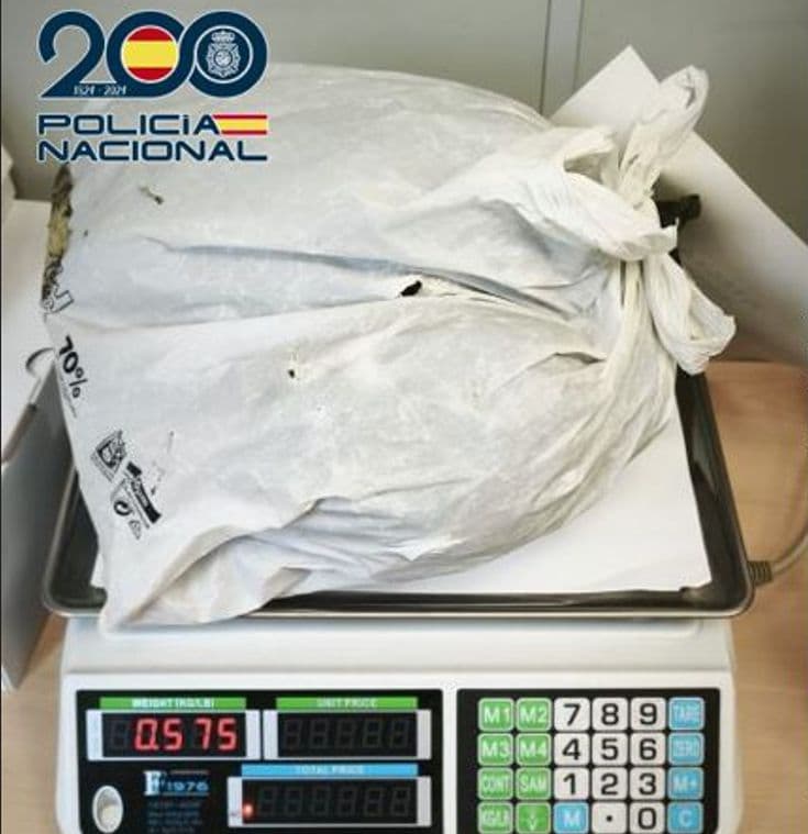 Detienen en Granada a un varón por un delito de tráfico de drogas que portaba una bolsa con más de medio kilo de marihuana