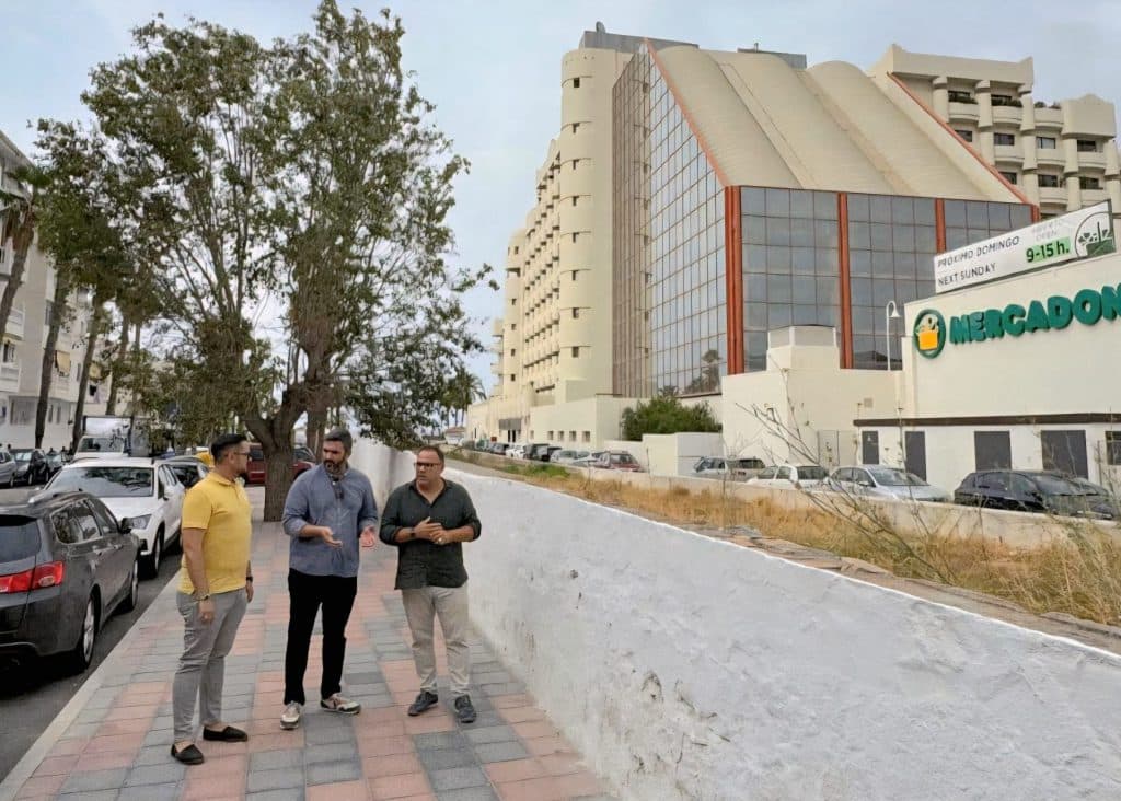 Almuñécar contará con una pasarela peatonal sobre el Río Seco que conectará la calle Juan Roig con calle Guadix