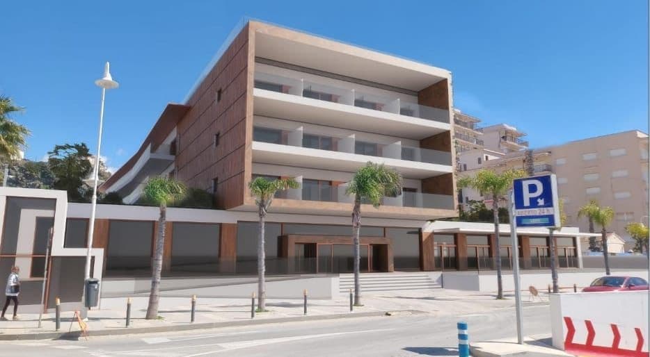 La Diputación «avanza en tiempo récord» para que los mayores de la provincia cuenten con una residencia vacacional en primera línea de playa en Almuñécar