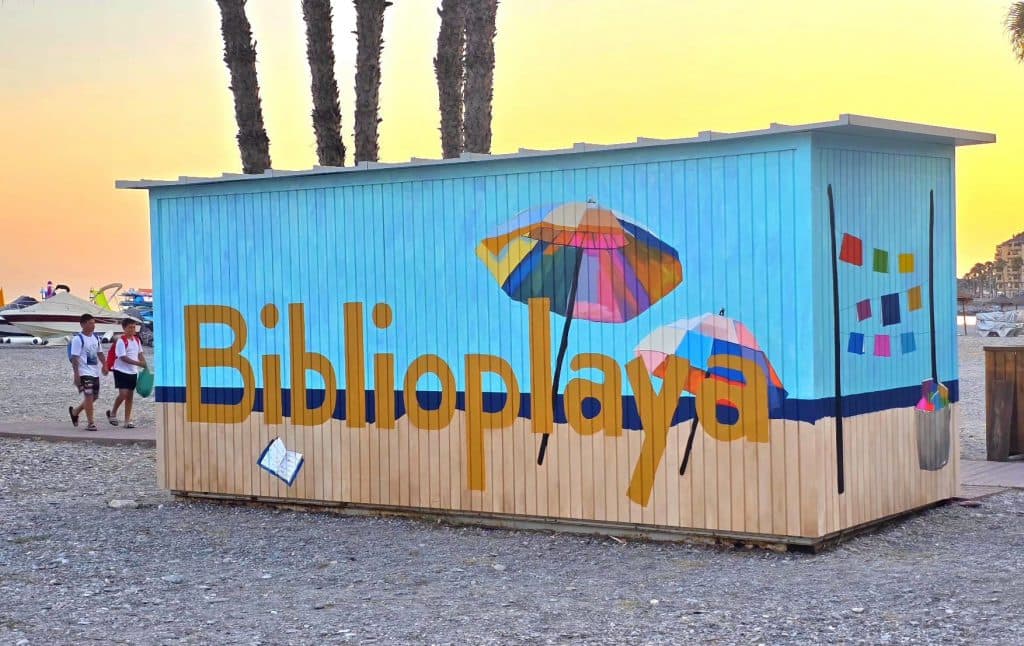 Almuñécar cuenta este verano con una Biblioplaya en Puerta del Mar