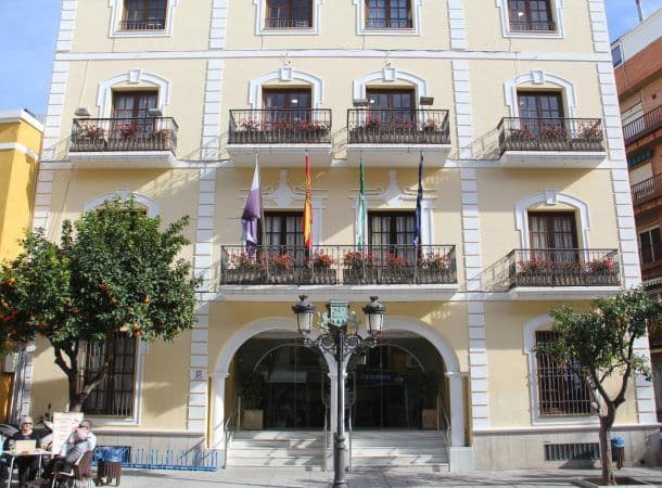 Ruiz Joya: «El Gobierno de Pedro Sánchez atropella la dignidad laboral en Almuñécar y La Herradura frenando la equiparación salarial que sí permite en otros municipios»