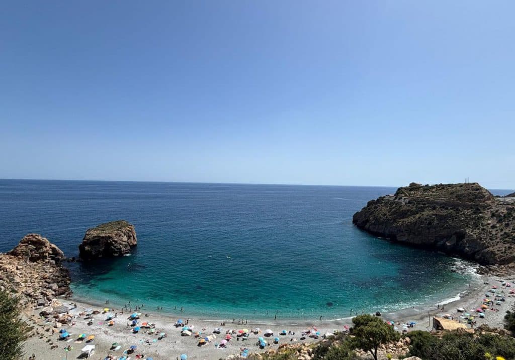 Buena ocupación y servicios a pleno rendimiento en las playas de Castell de Ferro