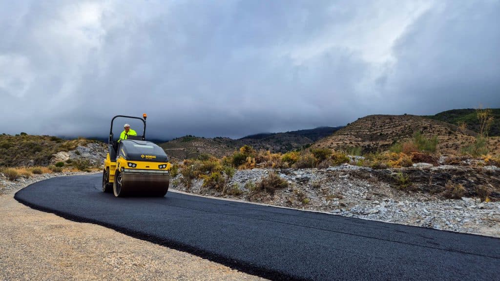 Se acometen las labores finales en la transformación del motrileño camino rural del Colorao