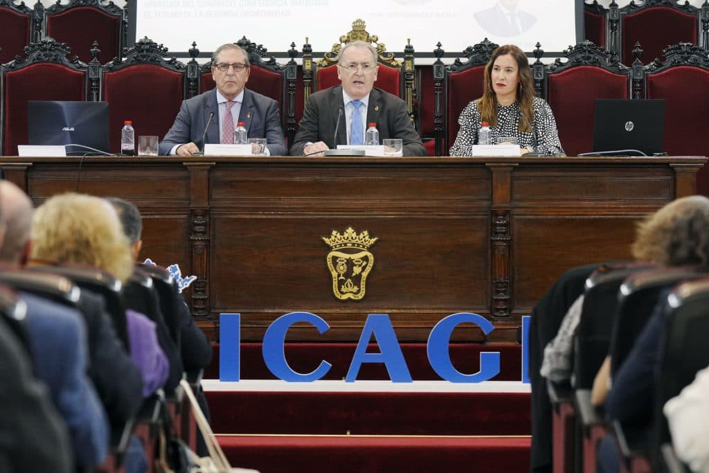 Alrededor de 300 juristas de todo Andalucía debaten en Granada sobre Segunda Oportunidad