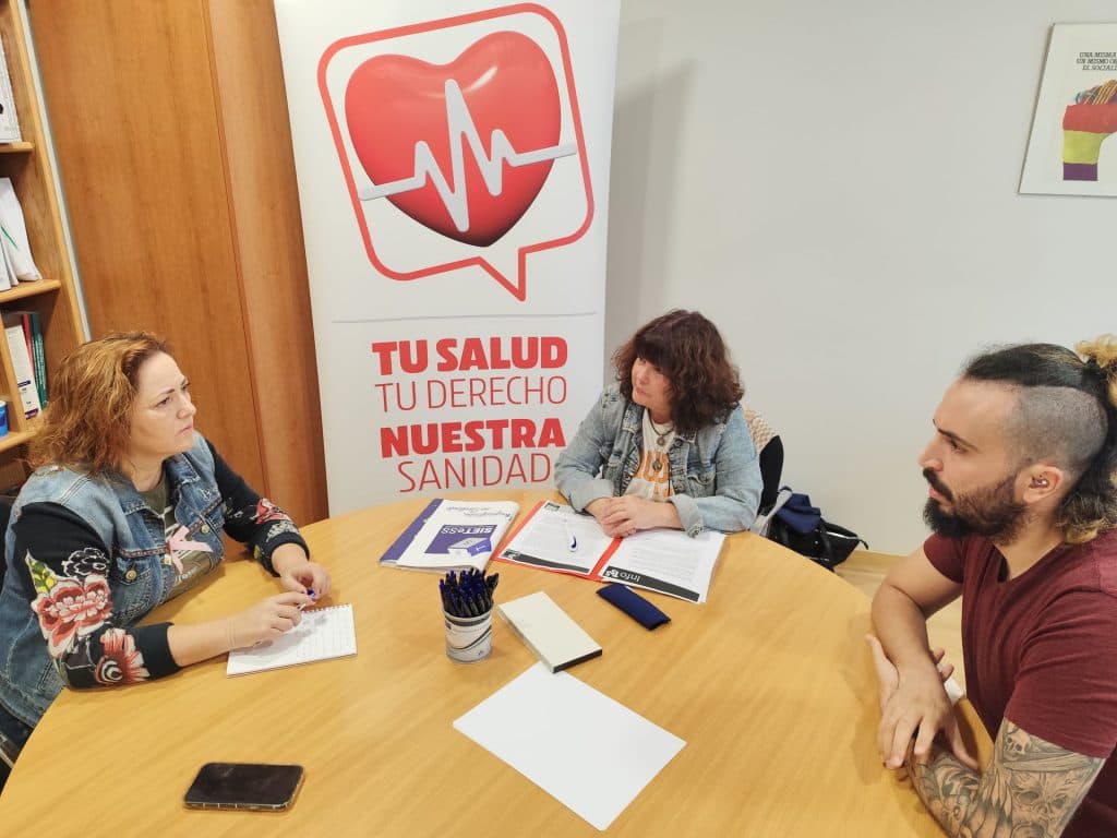 IU Granada urge a la Junta a «rescatar» la sanidad pública tras reunirse con los Técnicos Superiores Sanitarios y denunciar la «negligencia inaceptable» en el cribado de cáncer de mama