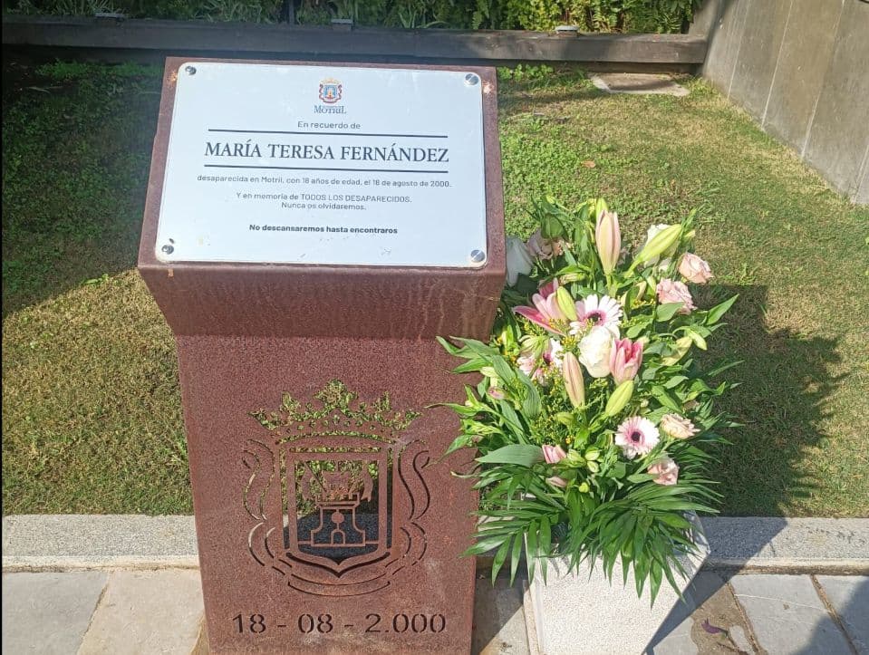 A Mari Tere Fernández de Motril (desaparecida hace 25 años), le vuelven a quitar el ramo de flores por su santo