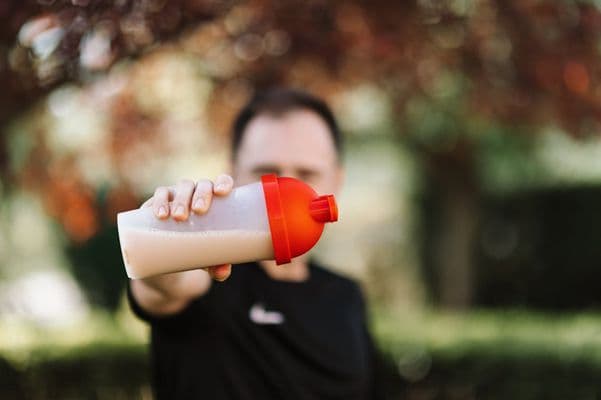 Diferencias entre proteína de suero y proteína vegetal: cuál se ajusta mejor a tu dieta