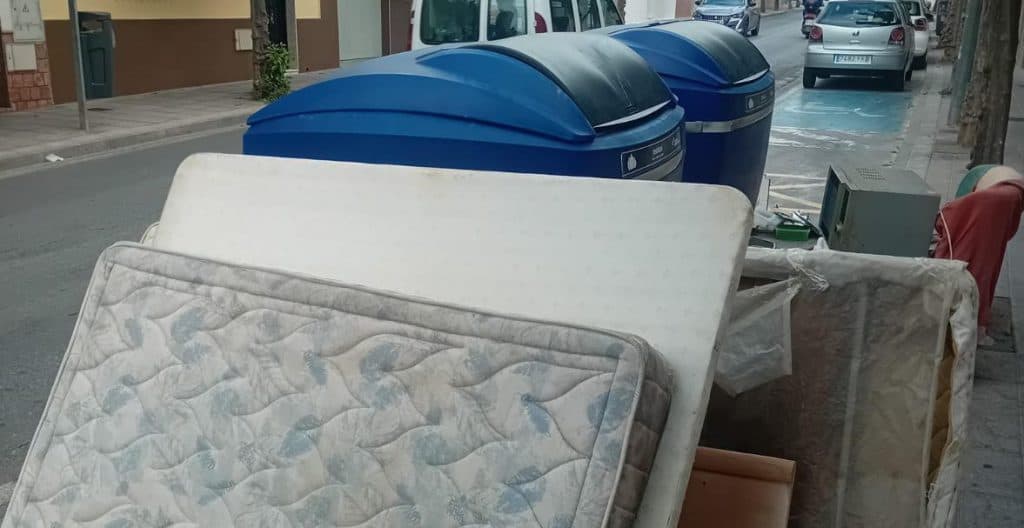 Centrados en Motril rechaza la subida de la tasa de basura: “Más caro, más sucio y sin mejoras para los motrileños”