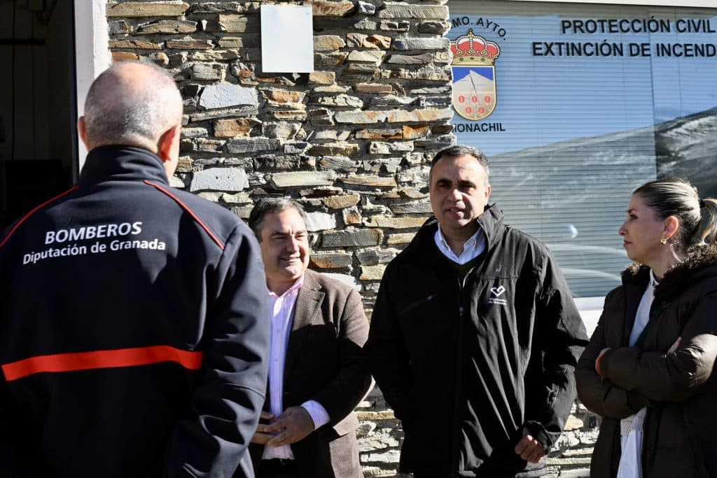 Diputación amplía el número de bomberos por turno y los medios materiales en el retén de Sierra Nevada