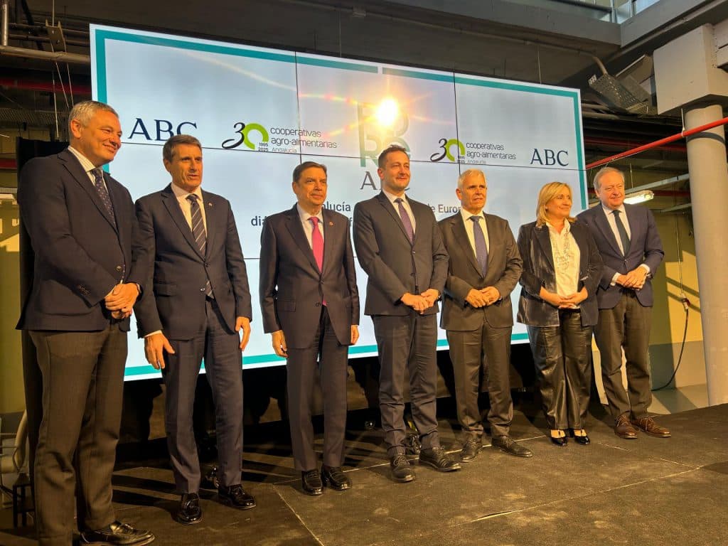 El comisario europeo de Agricultura, Christophe Hansen, clausura el 30 aniversario de Cooperativas Agro-alimentarias de Andalucía ensalzando el peso del modelo cooperativo a nivel regional, nacional y europeo