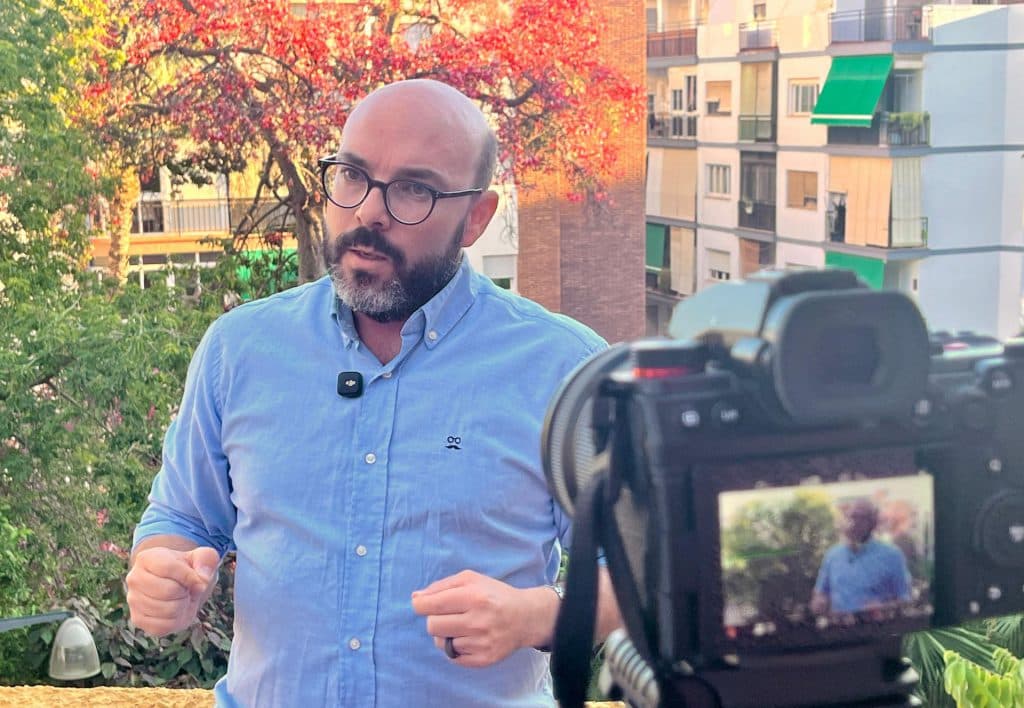 El Pleno aprueba, con la abstención del PP, las mociones del PSOE para hacer mejoras en el barrio del Moruno y el proyecto Patios y Polideportivos Abiertos