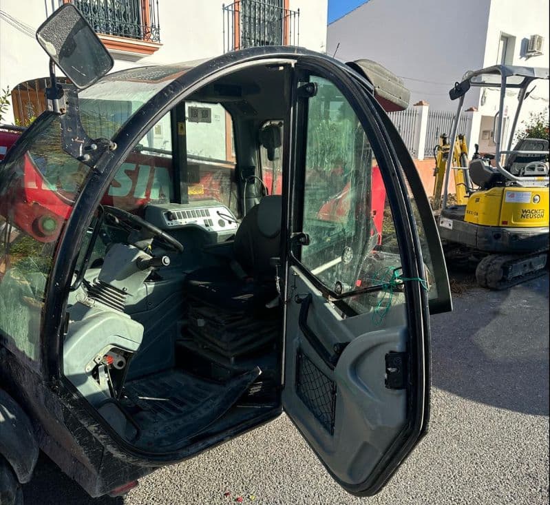 Intentan llevarse una máquina en Carchuna-Calahonda que realiza trabajos en ambos anejos