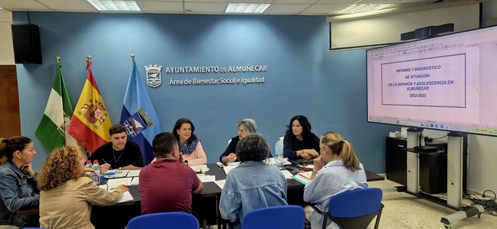 La Infancia en la agenda política local: Almuñécar y La Herradura se visten de azul