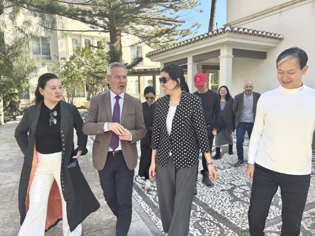 El Puerto de Motril recibe a una delegación de empresarios procedentes de China
