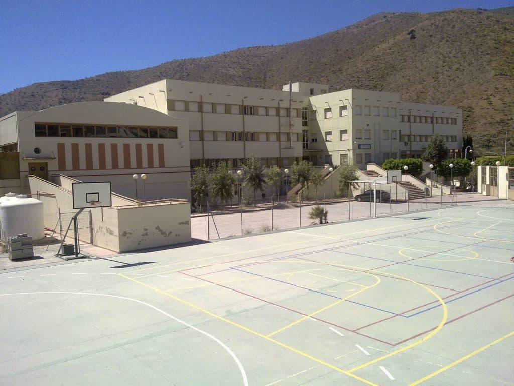 Herido un menor de 12 años tras ser apuñalado por otro en el Instituto de Albuñol
