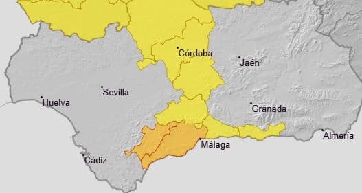 La Costa Tropical sigue en aviso amarillo por lluvias y tormentas y por fenómenos costeros este jueves