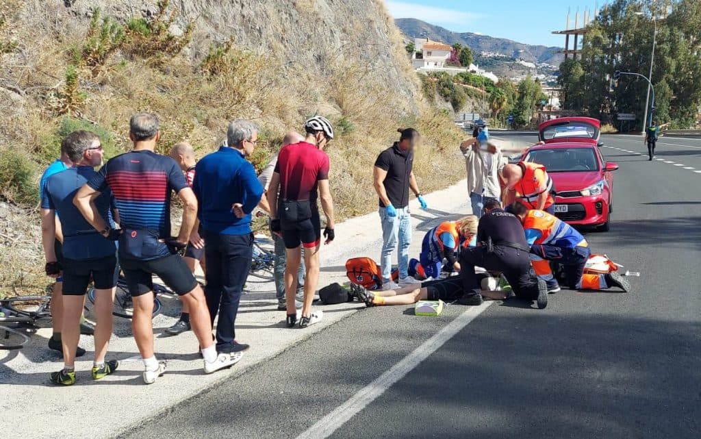 Fallece un ciclista en la N-340 a su paso por Almuñécar tras sufrir un paro cardíaco