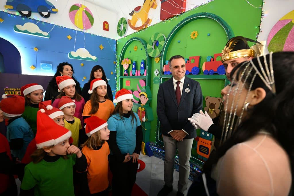 Diputación inaugura el recorrido navideño ‘La Fábrica de los Sueños’ en el Palacio de los Condes de Gabia