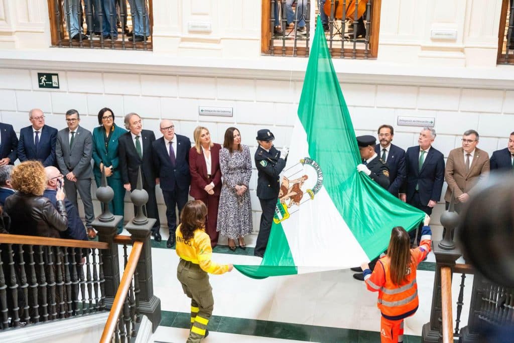 La Junta aboga en Granada por una Andalucía que «avanza sin dejar a nadie atrás»