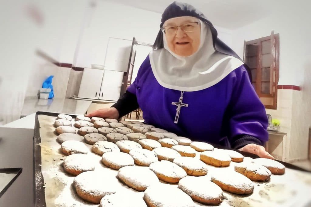 Las RRMM Nazarenas de Motril encienden sus fogones para elaborar los dulces tradicionales en Navidad