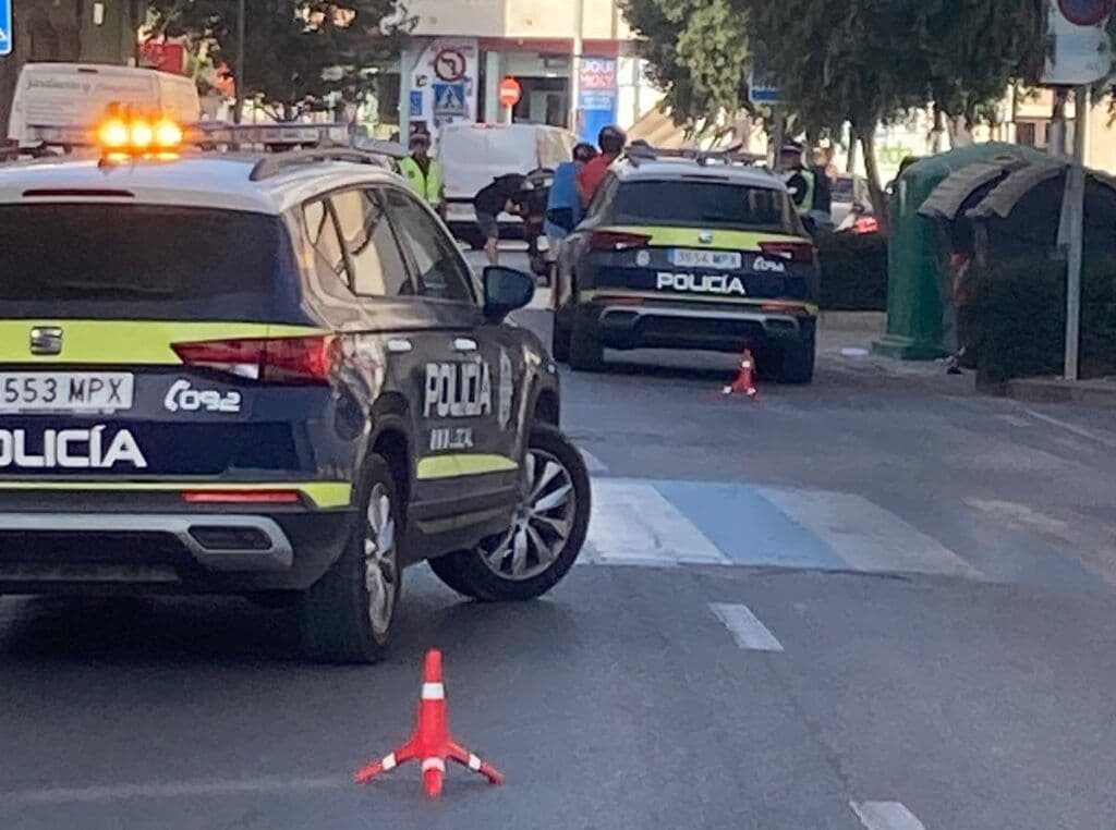 La Policía Local de Motril inicia una campaña de control y vigilancia sobre el consumo de alcohol en la vía urbana durante la Navidad